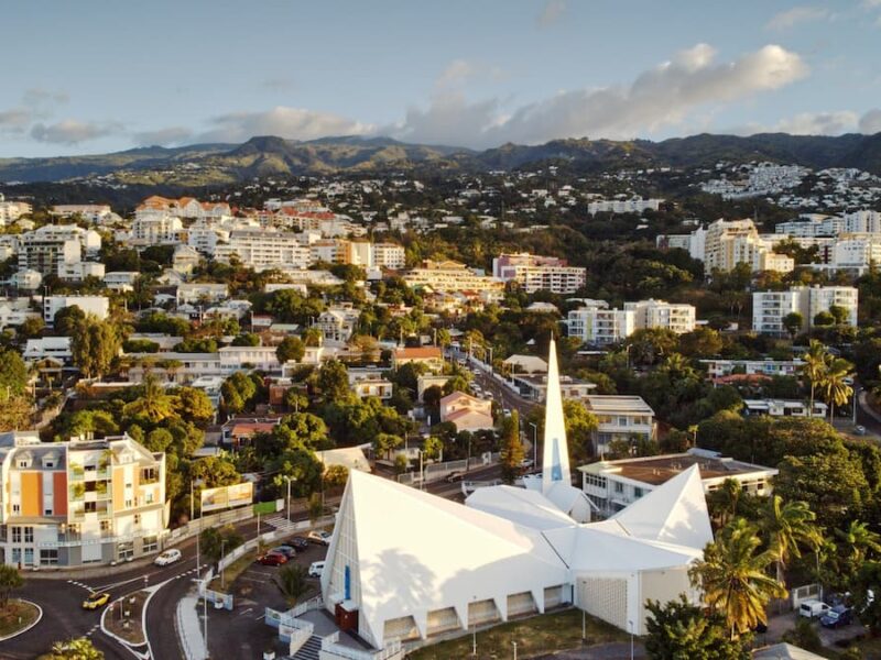 vue aérienne de la ville de Saint-Denis sur l'île de la Réunion