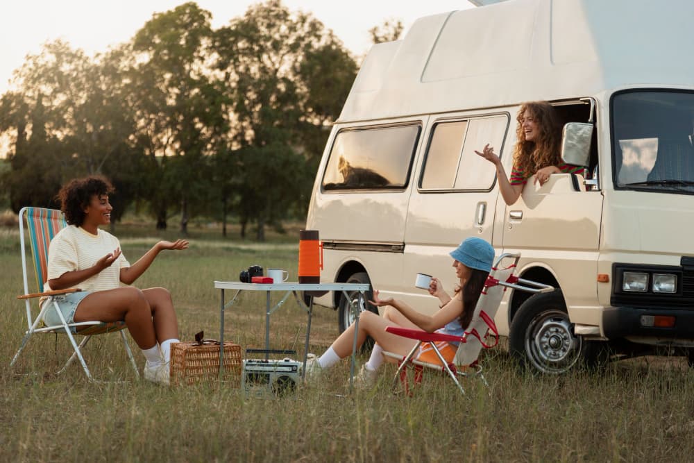 groupe d'amis en road trip