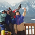 famille faisant un selfie au ski