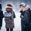 Groupe en voyage sous la neige