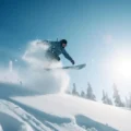 snowboarder à la montagne
